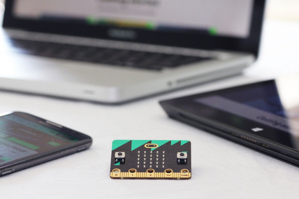 A BBC entregará um micro:bit a cada criança a frequentar o 7º ano no próximo ano letivo