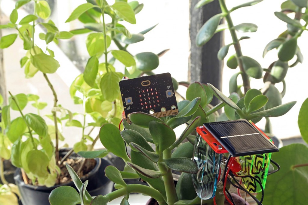 A BBC entregará um micro:bit a cada criança a frequentar o 7º ano no próximo ano letivo