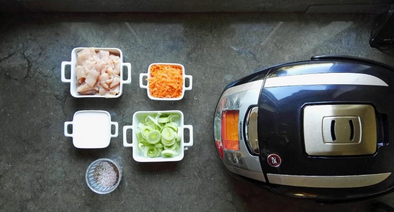 Multicooker Redmond M4502E