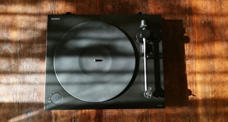 Gira-discos discos PS-HX500, da Sony. Quando o vinil encontra o digital